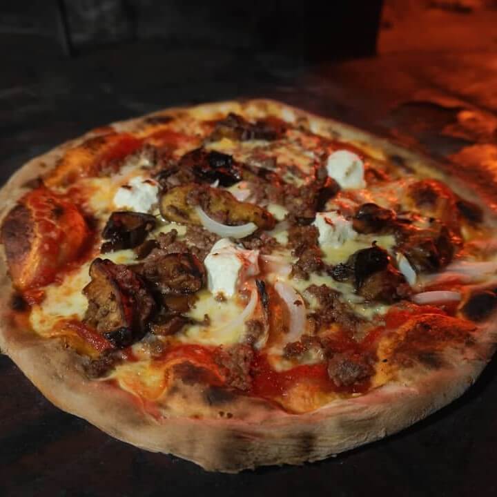 Inicio Romolo Cocina italiana con horno de leña.