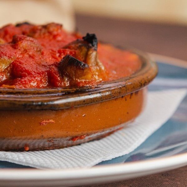 Melenzane al Forno berejena al horno con tomate, jamón york y mozzarella.